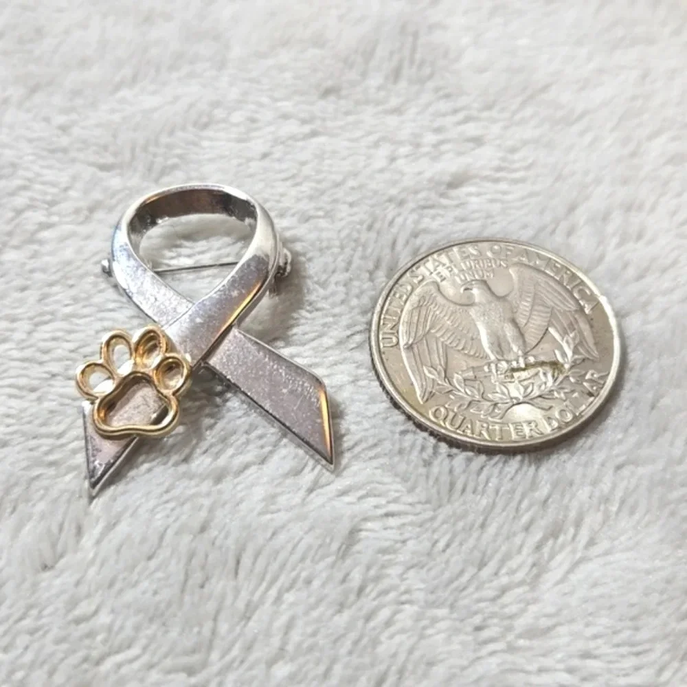 #447 Ribbon puppy paw brooch - Picture 2 of 4